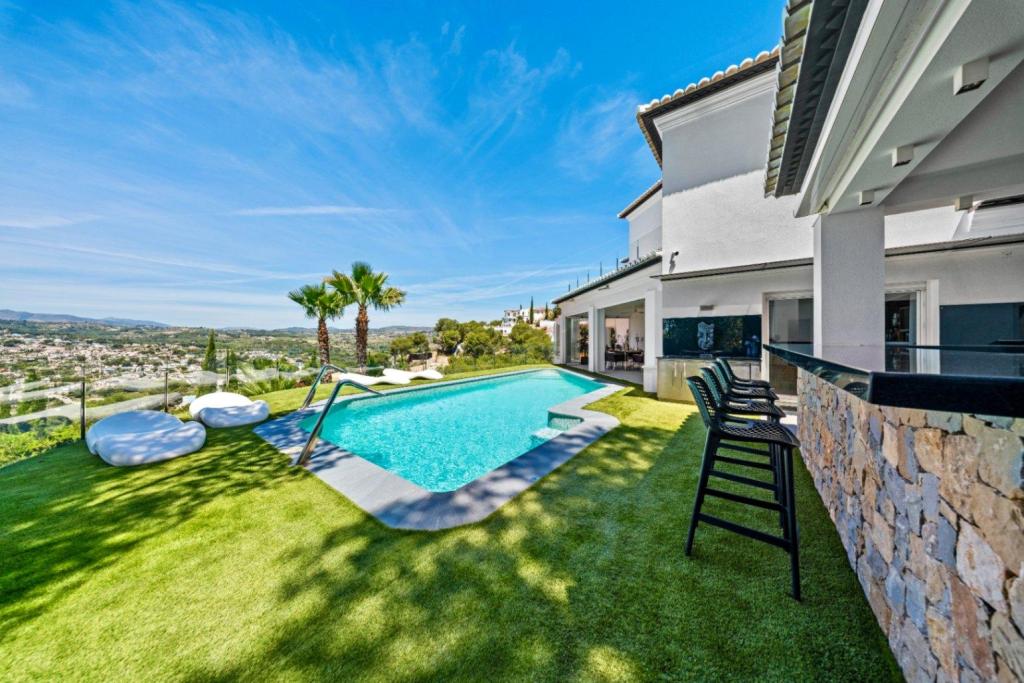 5 bed villas in Moraira