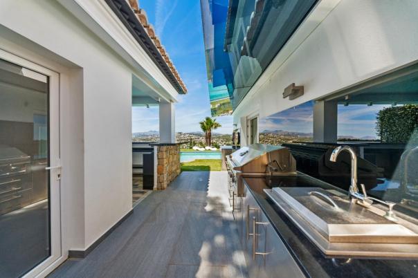 5 bed villas in Moraira