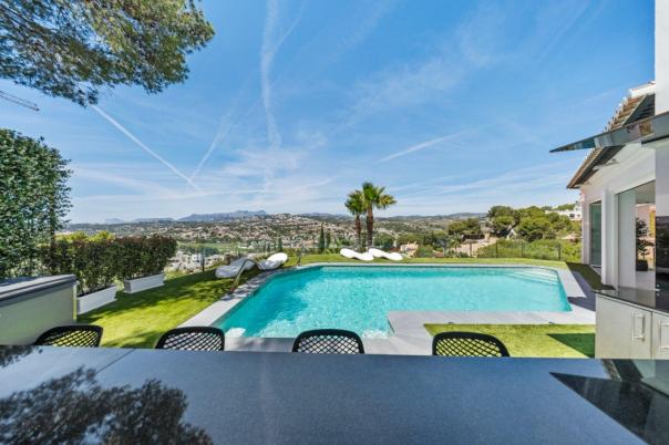 5 bed villas in Moraira