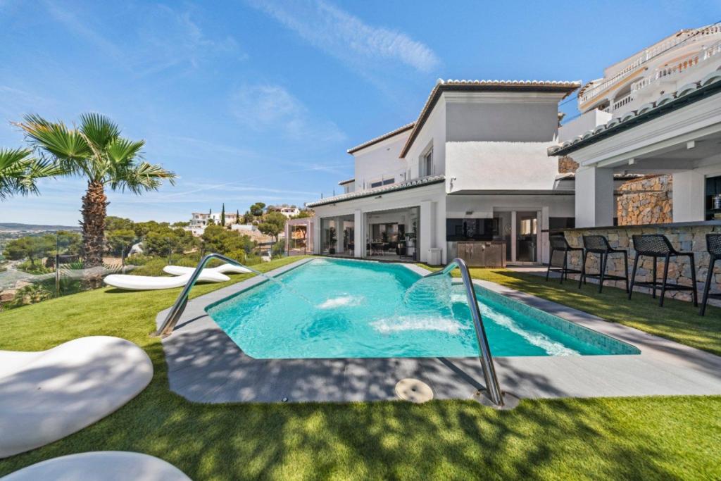 5 bed villas in Moraira