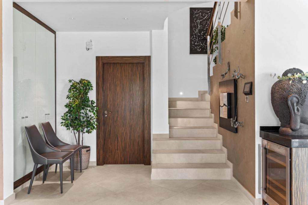 5 bed villas in Moraira