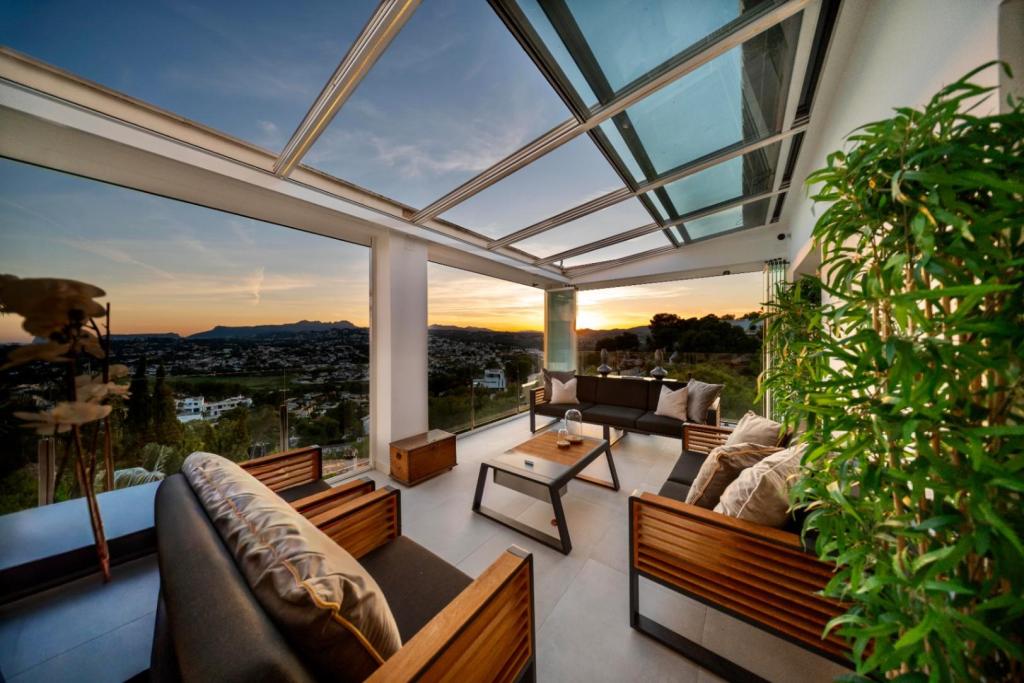 5 bed villas in Moraira