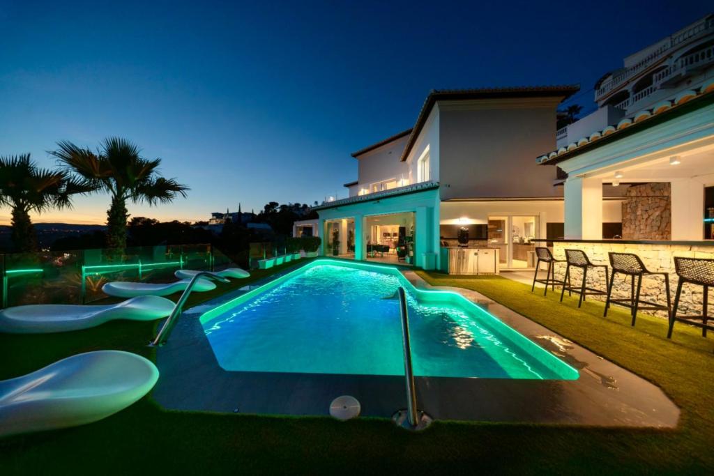 5 bed villas in Moraira
