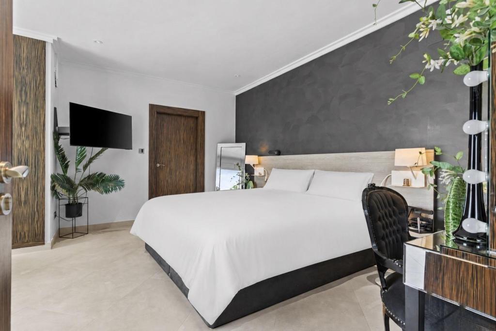 5 bed villas in Moraira