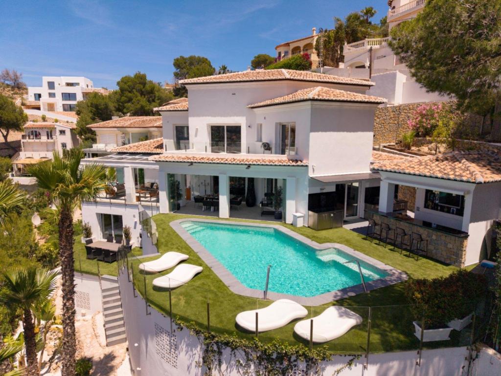 5 bed villas in Moraira