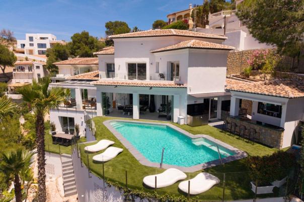 5 bed villas in Moraira