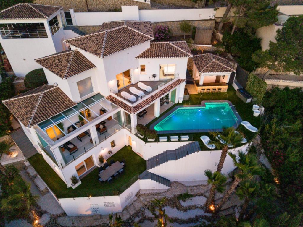 5 bed villas in Moraira