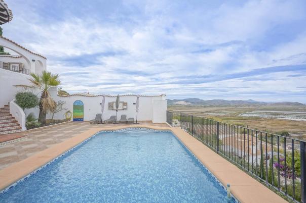5 bed villa in Pego
