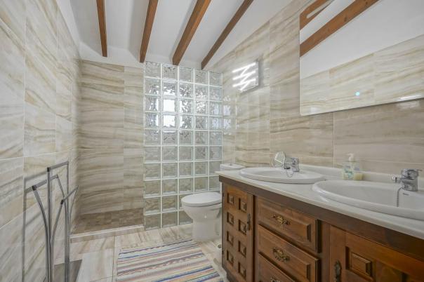 5 bed villa in Pego