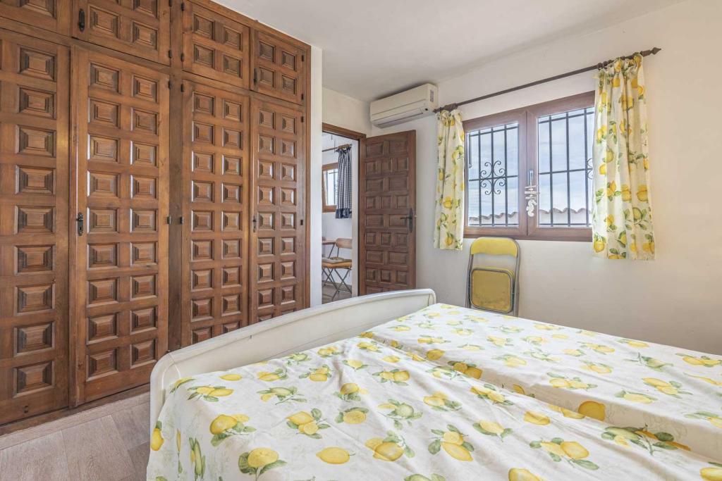 5 bed villa in Pego