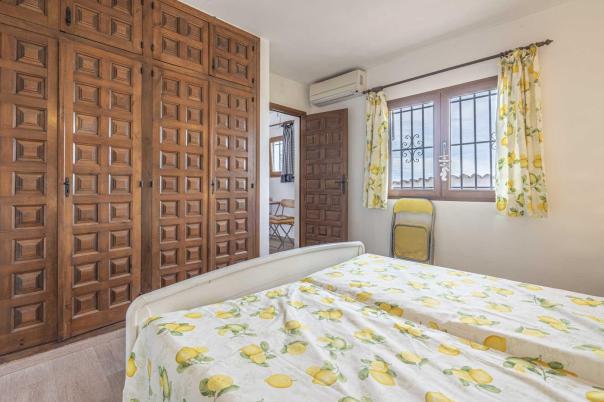 5 bed villa in Pego