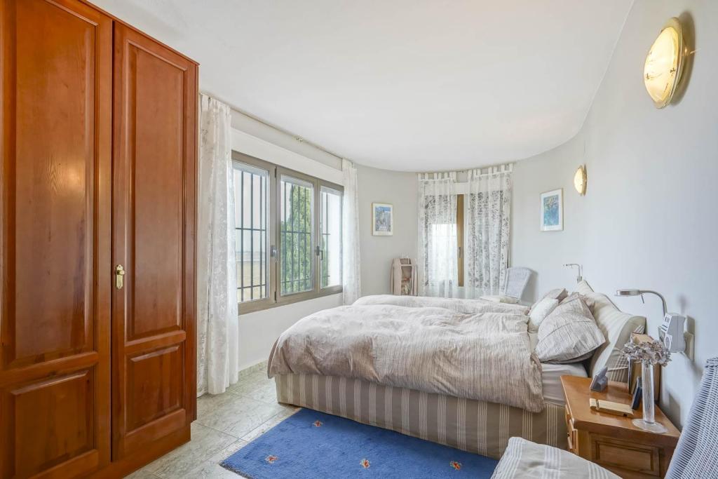 5 bed villa in Pego