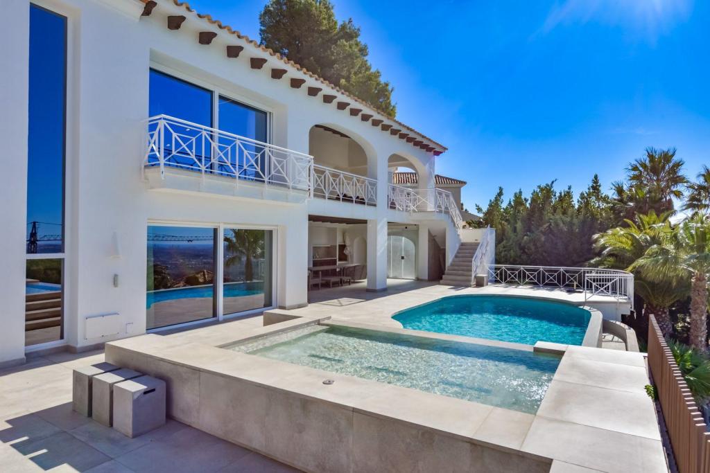 9 bed villa in Altea