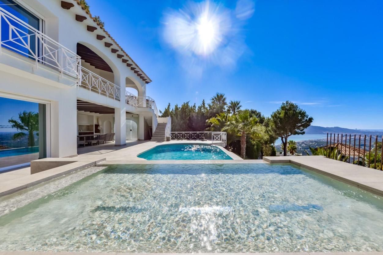 9 bed villa in Altea