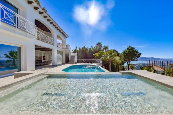 9 bed villa in Altea