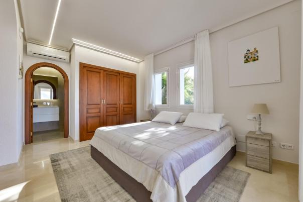 9 bed villa in Altea