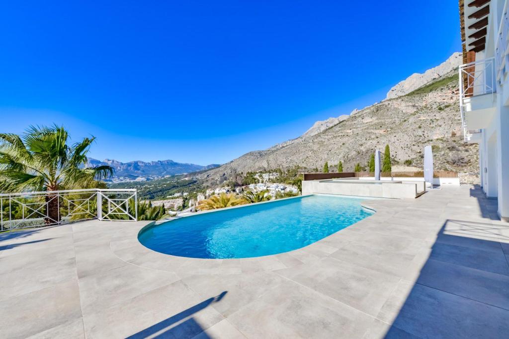 9 bed villa in Altea