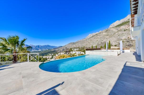 9 bed villa in Altea
