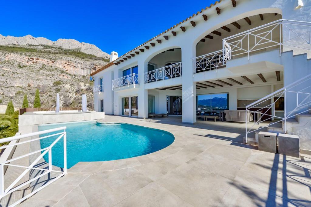 9 bed villa in Altea