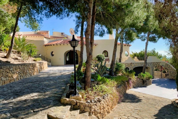 4 bed villa in Altea