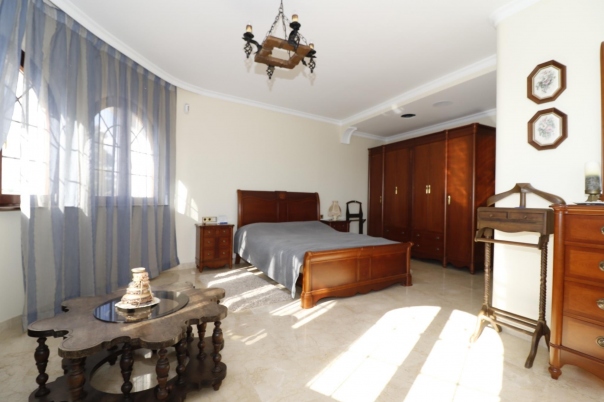 4 bed villa in Altea