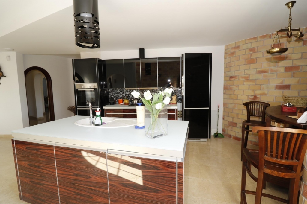 4 bed villa in Altea