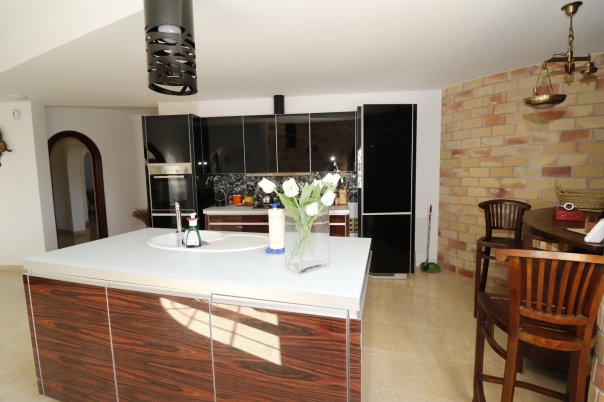 4 bed villa in Altea