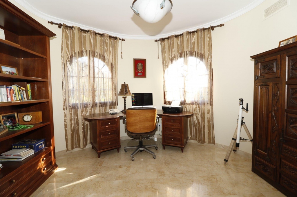 4 bed villa in Altea
