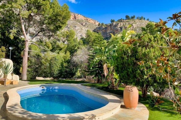 4 bed villa in Altea
