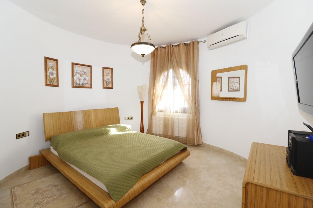 4 bed villa in Altea