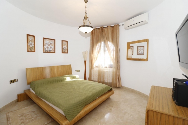 4 bed villa in Altea