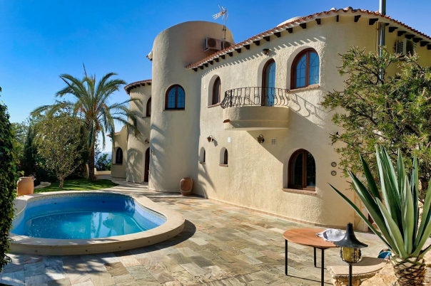 4 bed villa in Altea