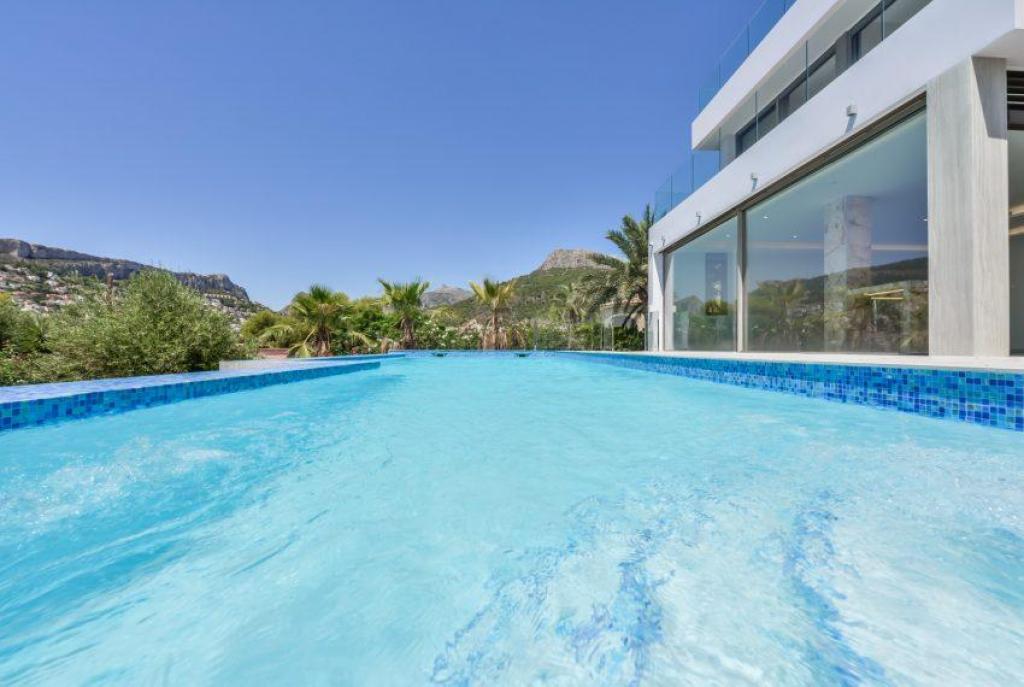 6 bed villas in Calpe