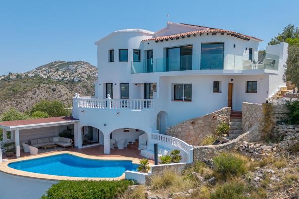 4 bed villas in Moraira