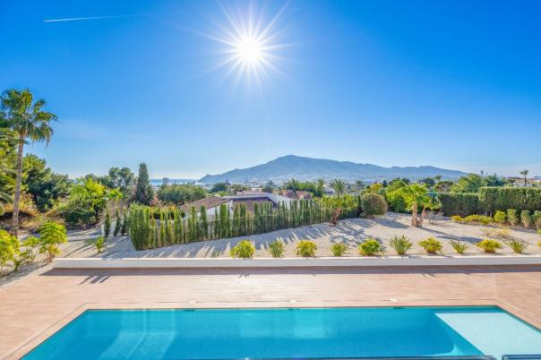 5 bed villa in Alfaz del Pi