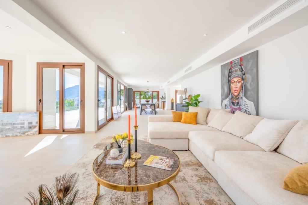 5 bed villa in Alfaz del Pi