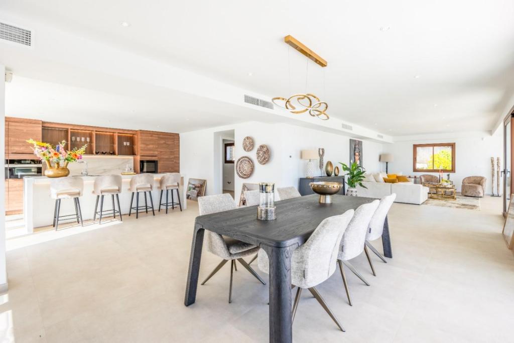 5 bed villa in Alfaz del Pi