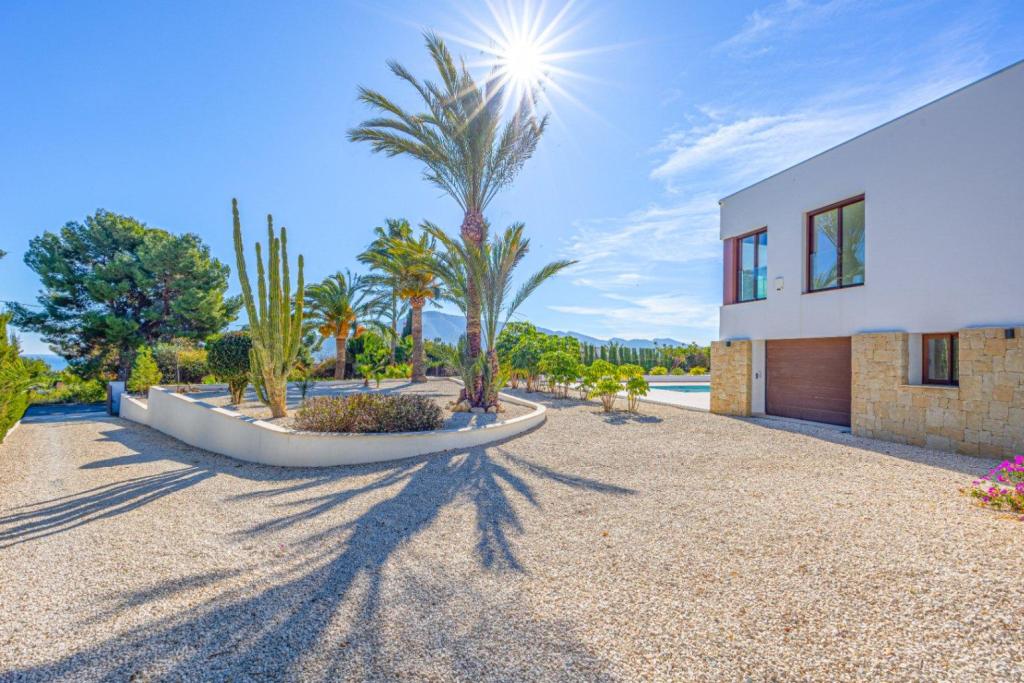 5 bed villa in Alfaz del Pi