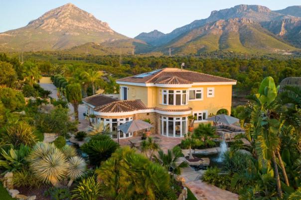7 bed villa in La Nucía