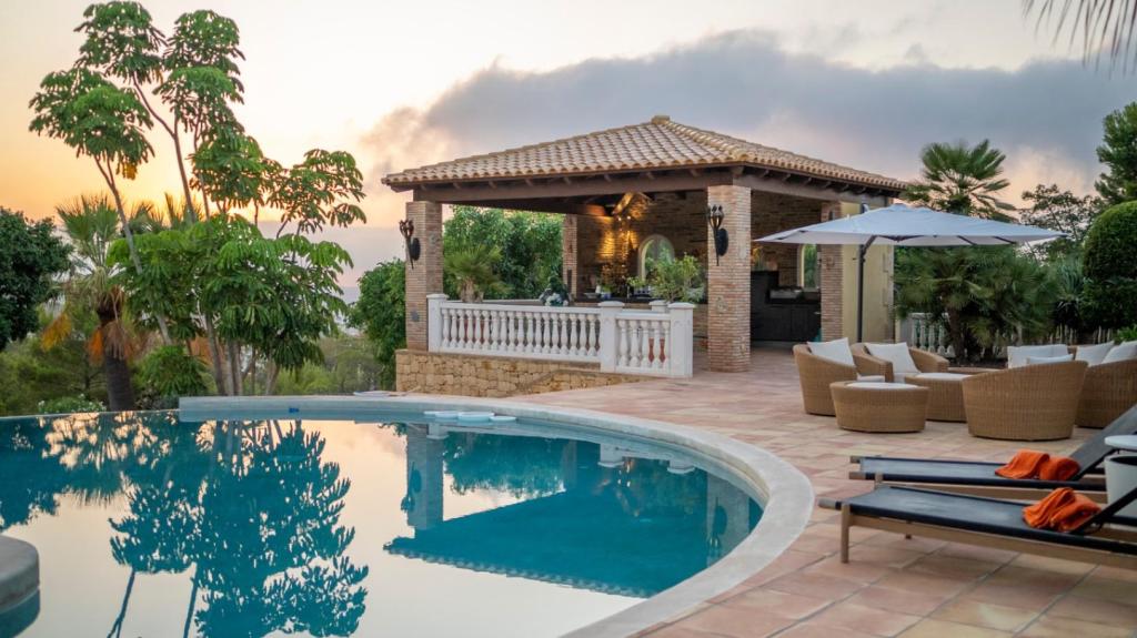 7 bed villa in La Nucía
