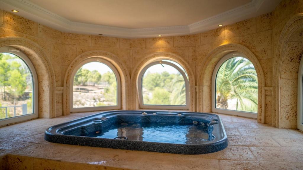 7 bed villa in La Nucía