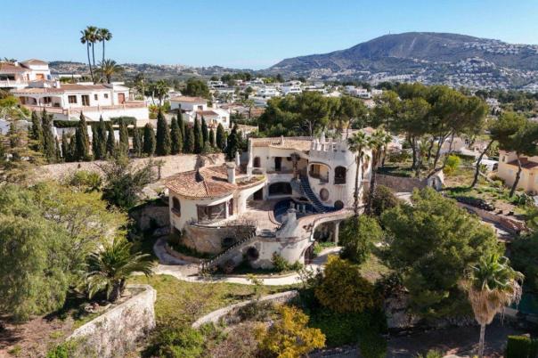 5 bed villa in Moraira
