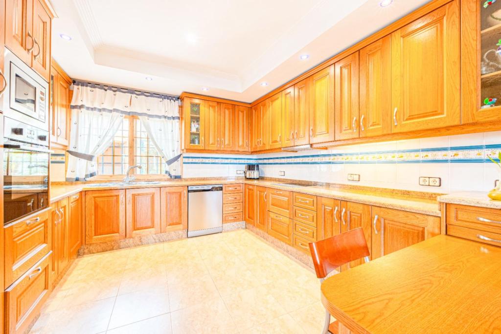 6 bed villa in Altea