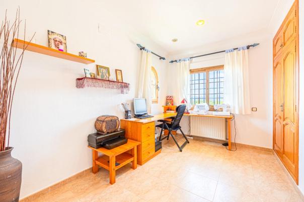 6 bed villa in Altea