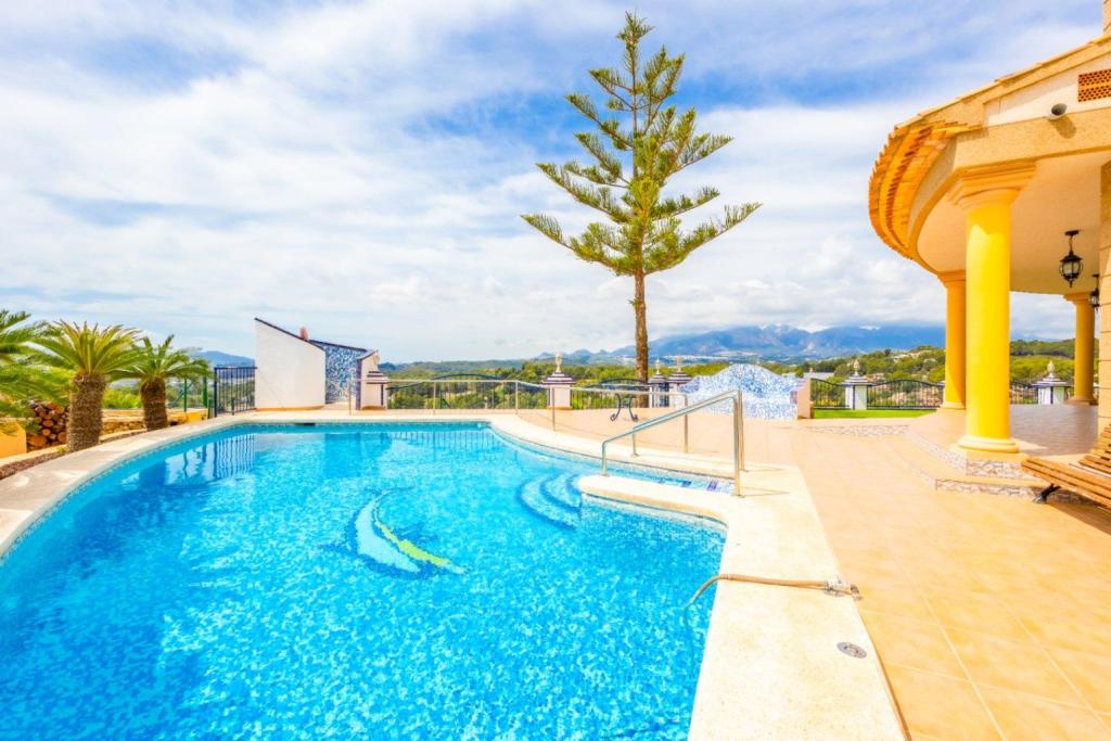 6 bed villa in Altea