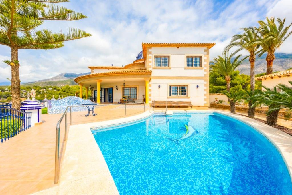 6 bed villa in Altea