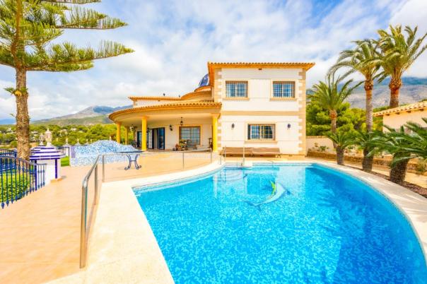 6 bed villa in Altea