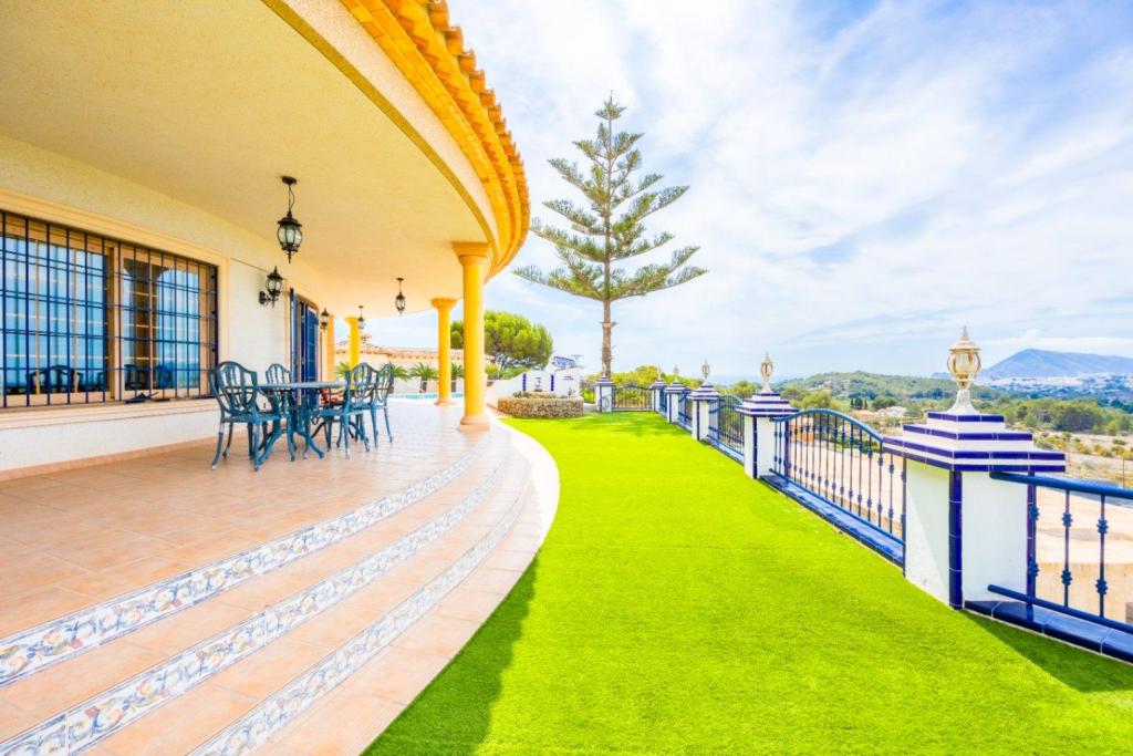 6 bed villa in Altea