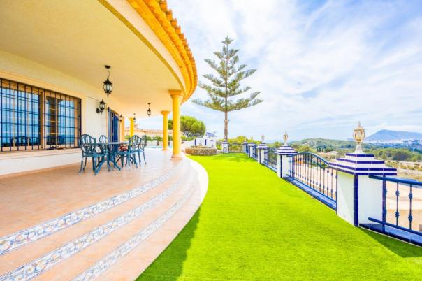 6 bed villa in Altea