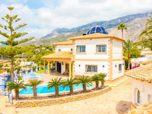 6 bed villa in Altea